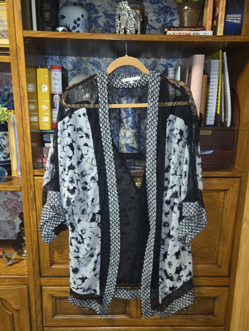 Willow And Clay Black & White Floral Sheer Kimono Jacket